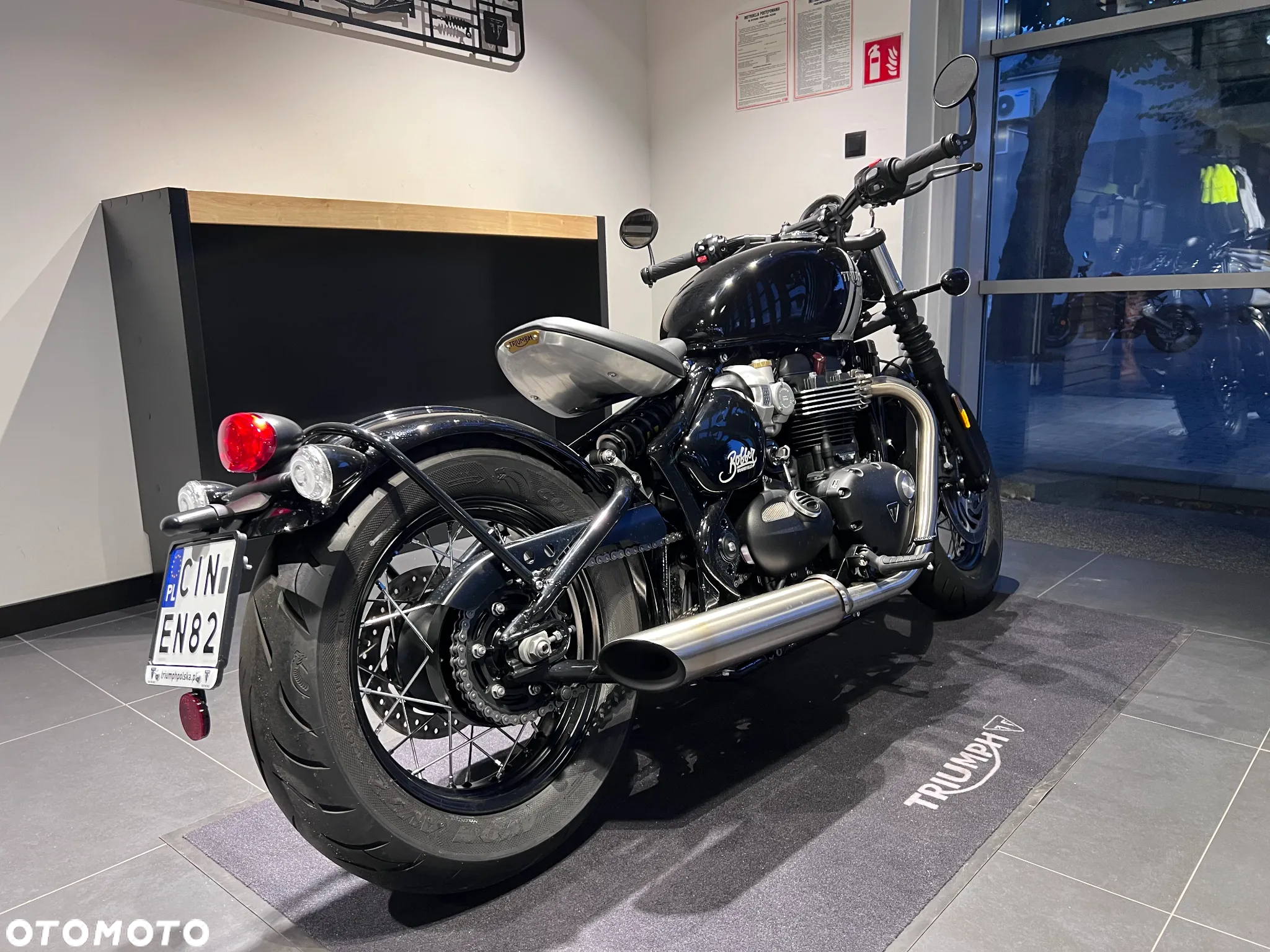 Triumph Bonneville Bobber - 6