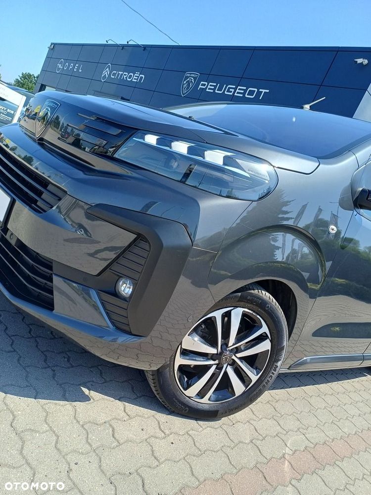 Peugeot Traveller - 8