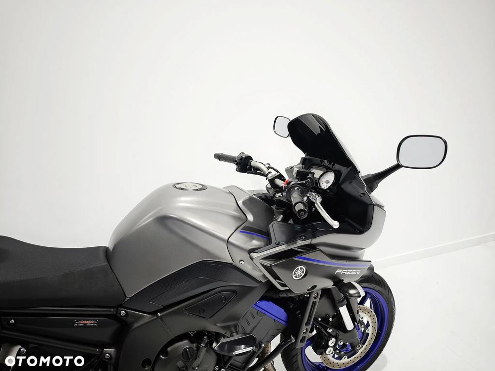 Yamaha FZ - 12