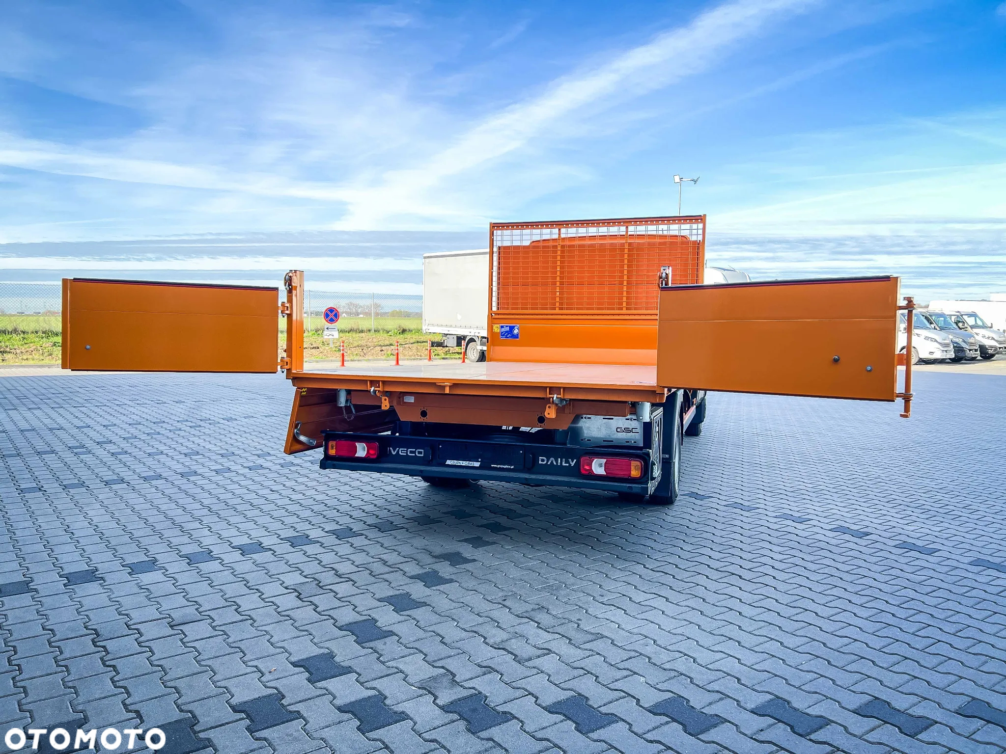 Iveco Daily 35C18H 3.0 Diesel, 6MT, Wywrot & ToolBox - 23