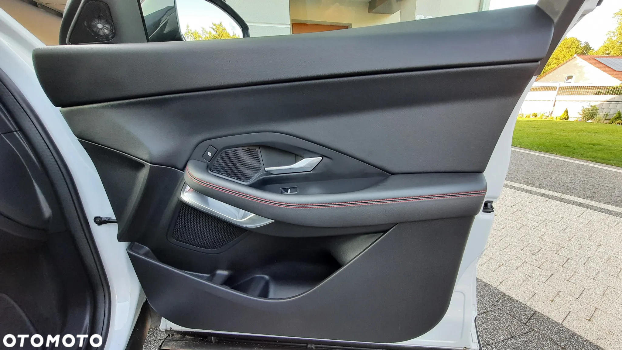 Jaguar E-Pace P250 AWD R-Dynamic - 23