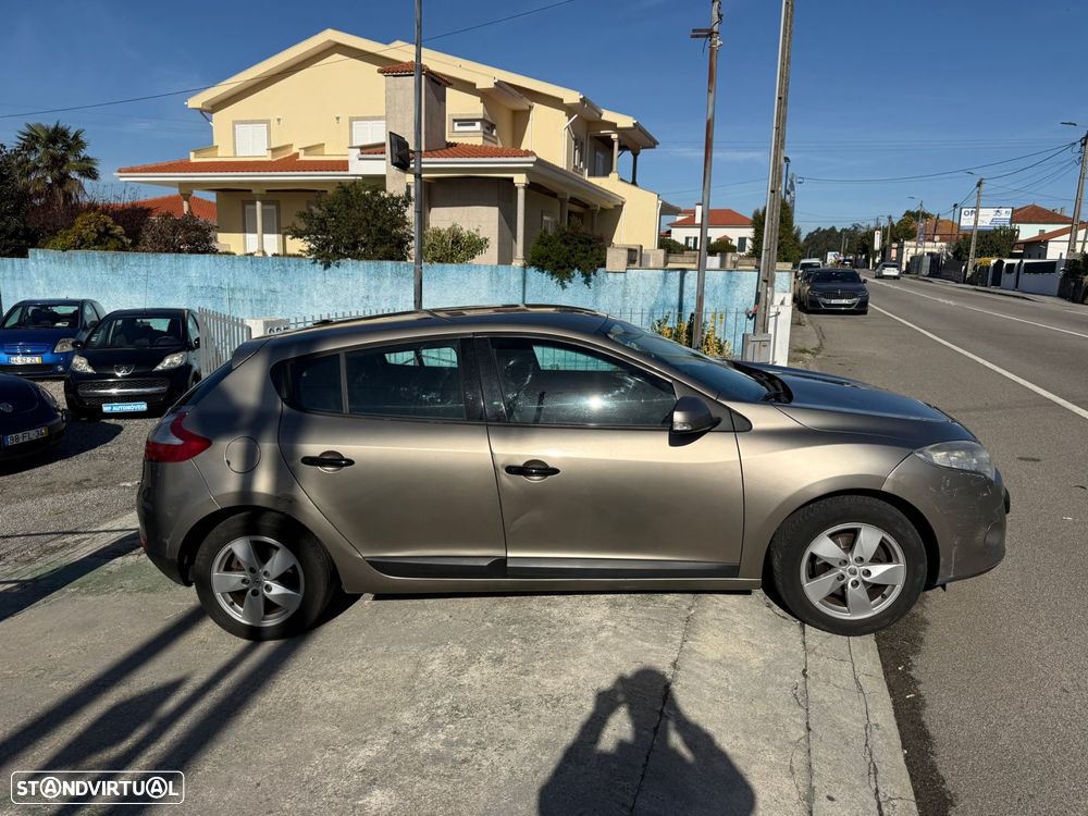 Renault Megane 2010 photo 4