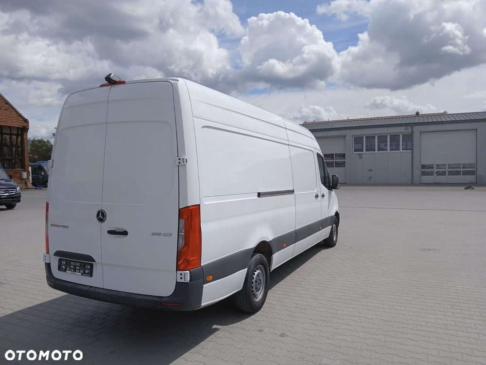 Mercedes-Benz Sprinter - 5