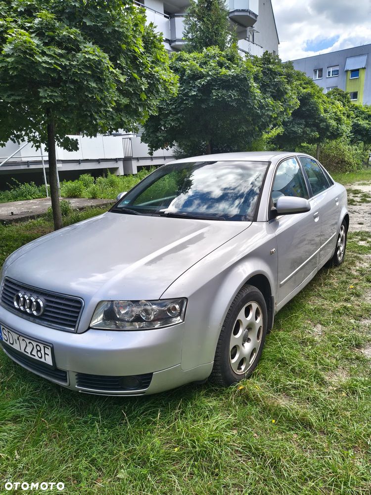 Audi A4 Limousine - 1