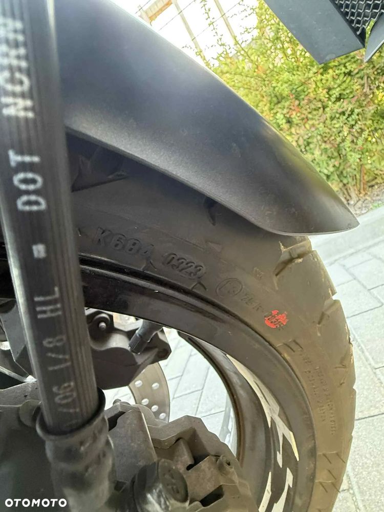 Suzuki GSR - 13