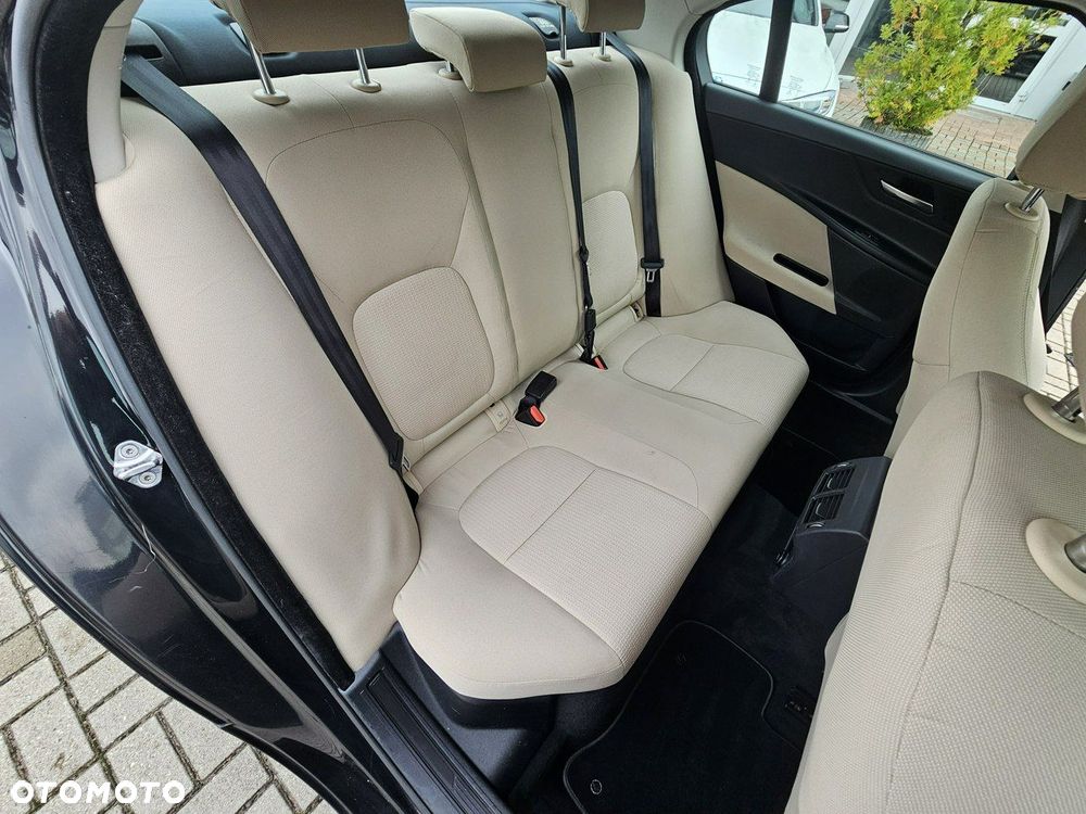 Jaguar XE - 11