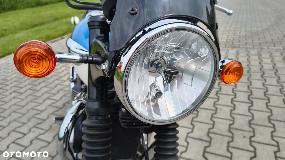 Triumph Bonneville - 17