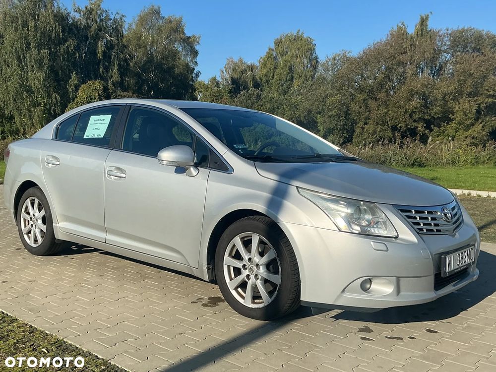 Toyota Avensis 2011 photo 2