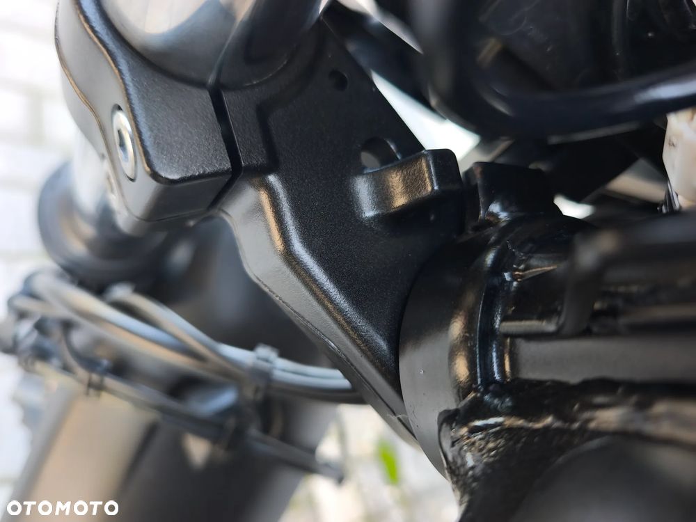 Yamaha MT - 27
