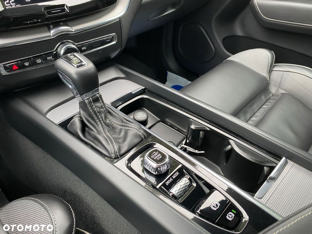 Volvo XC 60 D4 Geartronic RDesign - 27