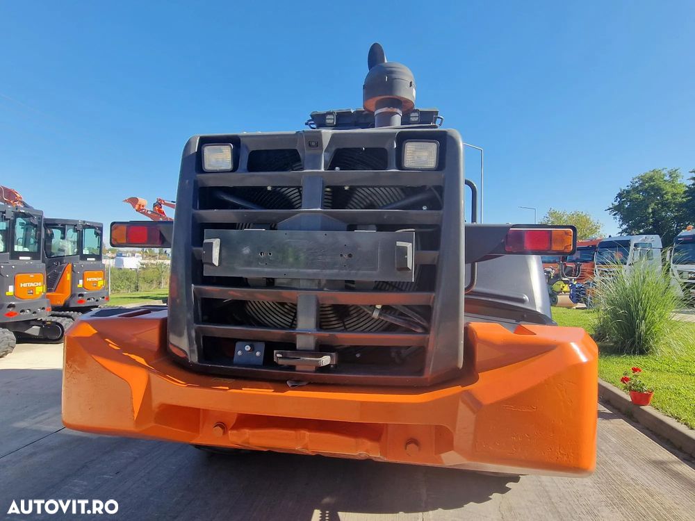 Hitachi ZW220, CUPA 3,5mc, 2018, 24.,392km, 5.880h, consum mediu 8l/h, Gresare automata, Anv MICHELIN 60% OK, ridica 15t, motor 201CP stage IV, basculare cupa la 4,2m, CUPLA RAPIDA, Posibilitate leasing 3 ani, PROMOTIE 86900 EUR+Tva - 18