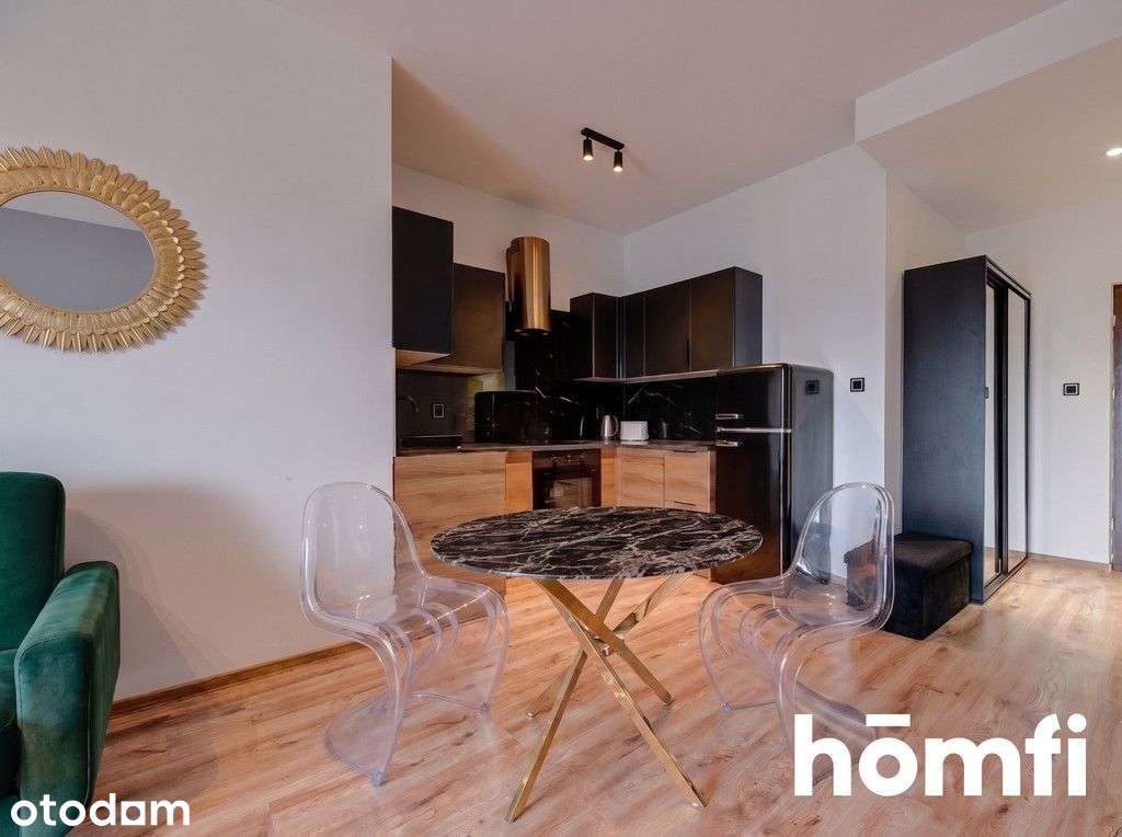 Przestronna Kawalerka W Apartamentowcu