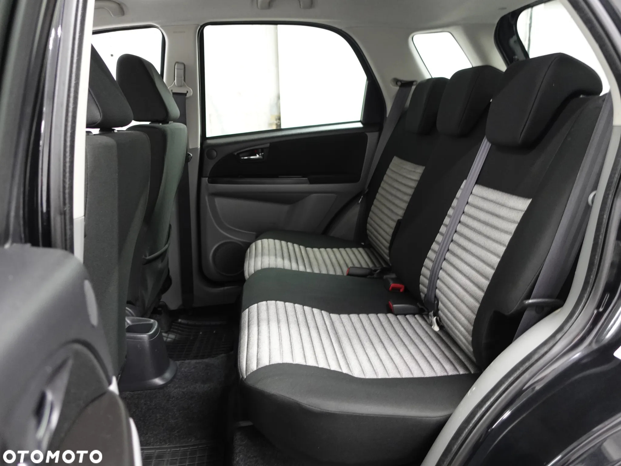 Suzuki SX4 1.6 Comfort - 23