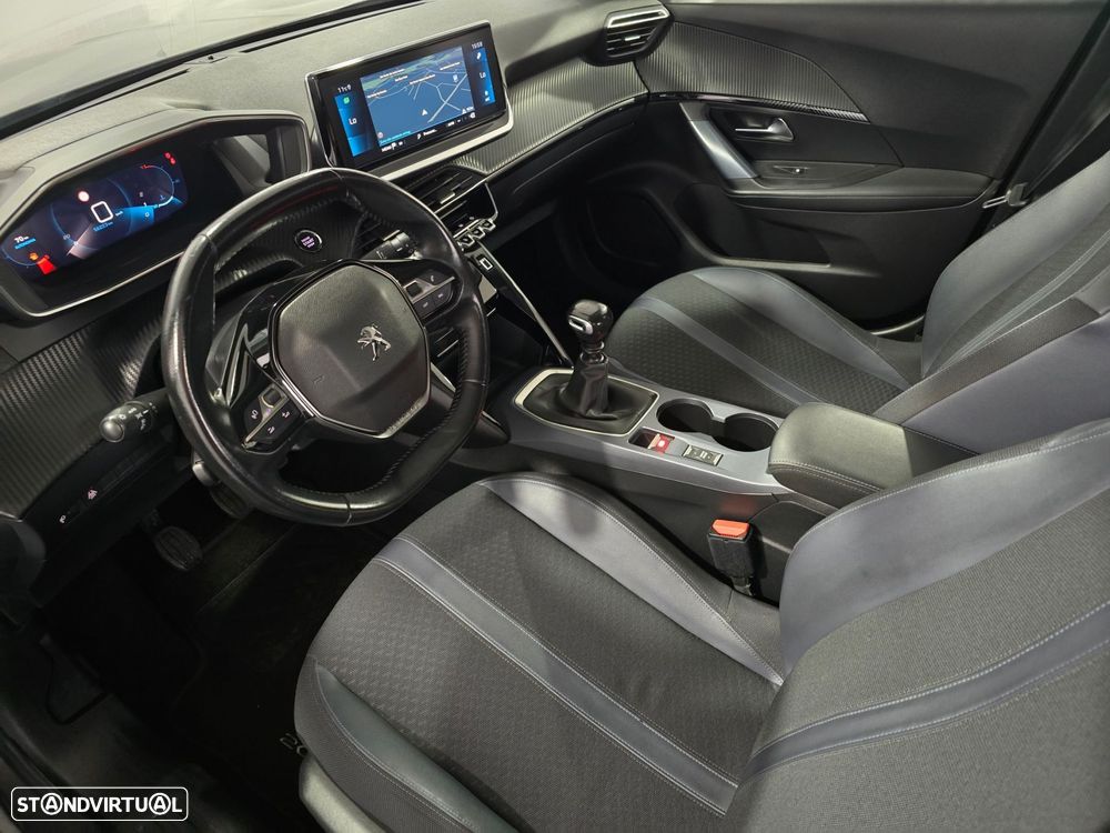 Peugeot 2008 1.2 PureTech Allure - 17