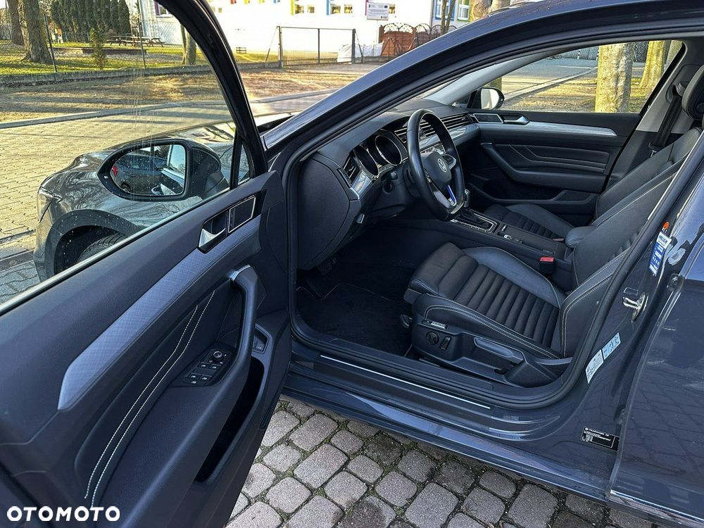 Volkswagen Passat - 11