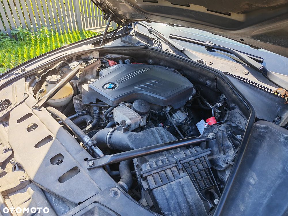 BMW Seria 5 528i xDrive - 31