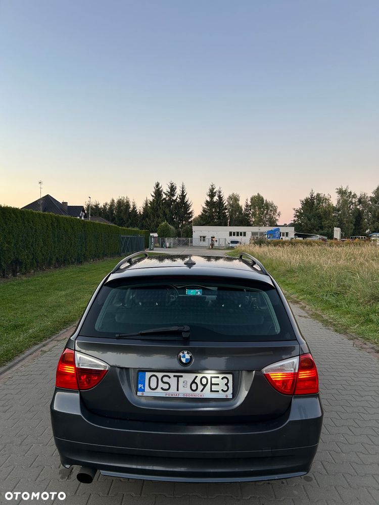 BMW Seria 3 320i Touring - 2