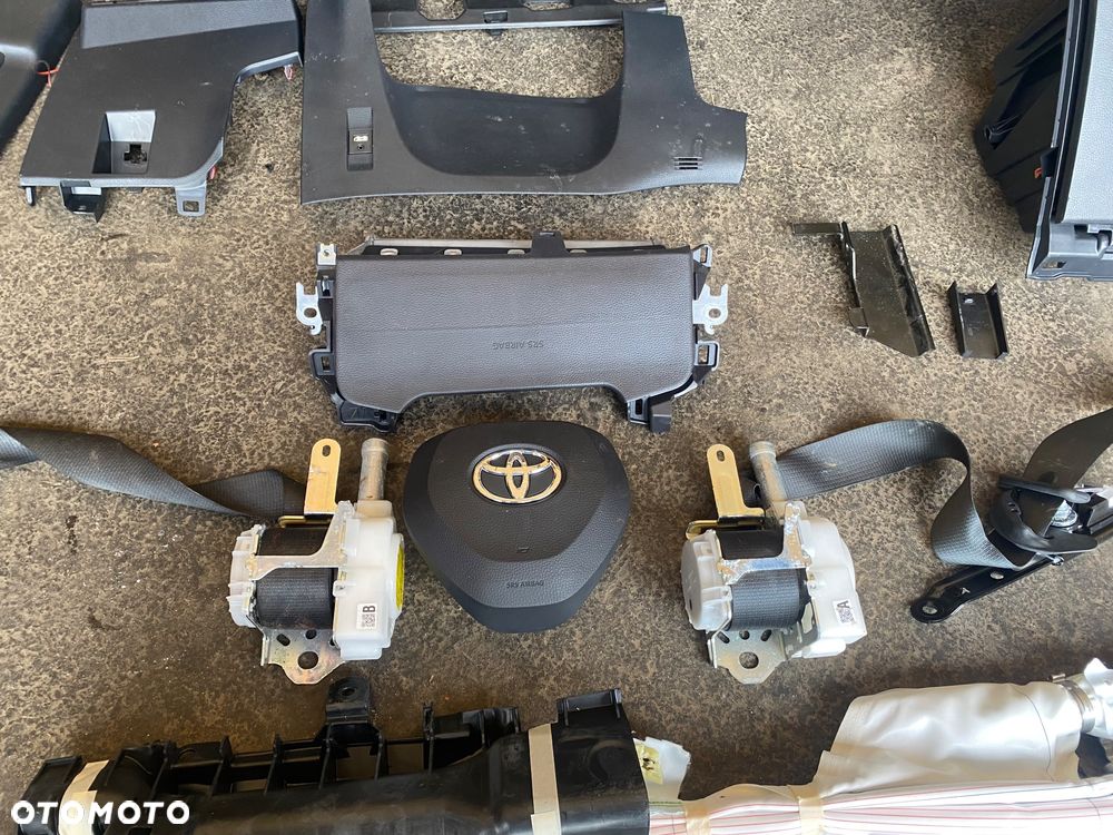 Toyota Corolla E21 E210 SEDAN  Hybrid HYBRYDA 2020r ORYGINAŁ ! DESKA ROZDZIELCZA KOKPIT PODUSZKI POWIETRZNE PASY KURTYNA KURTYNY  poduszka air bag airbag kierowcy pasażera kolanowa komplet poduszek E 210 E 21 - 8