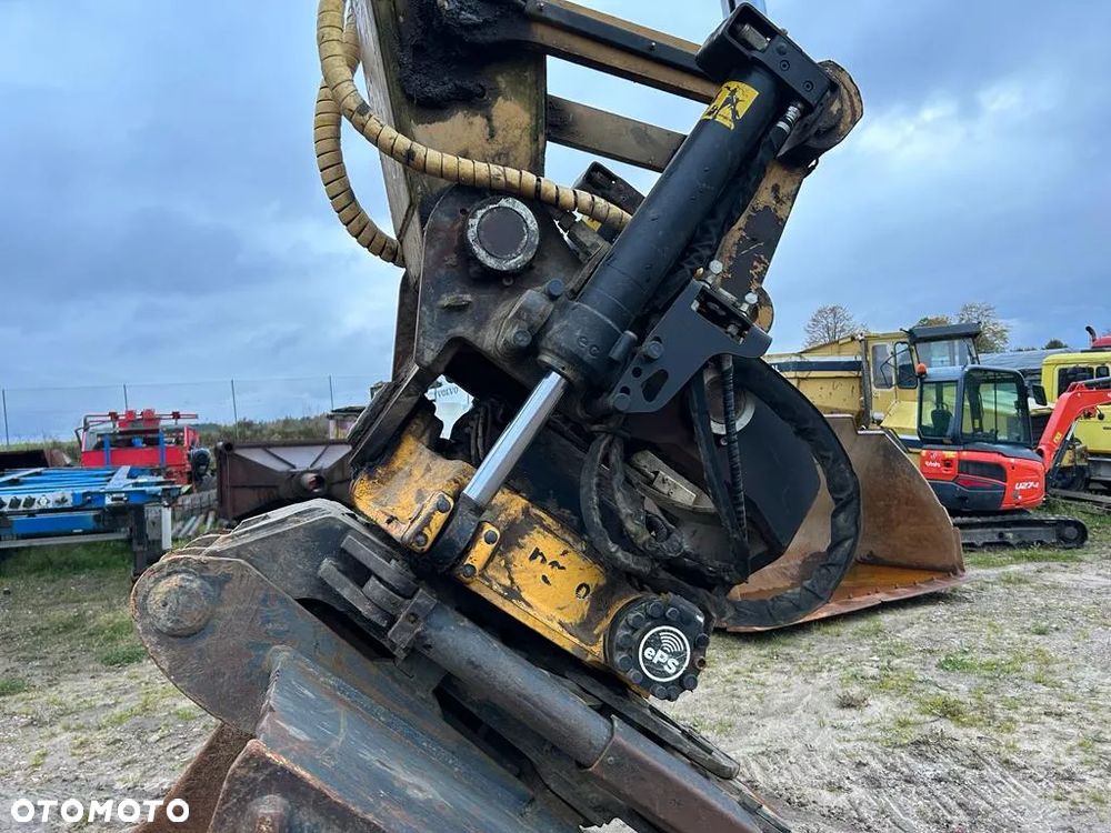 Caterpillar CAT 323D - 6