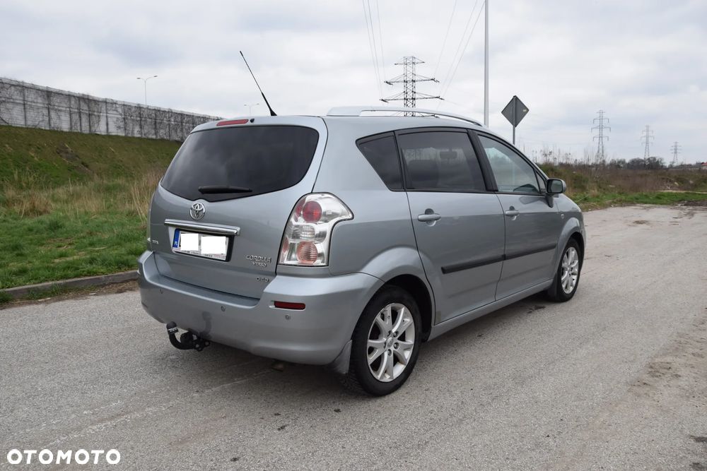 Toyota Corolla Verso 2.2 D-4D Sol + - 3