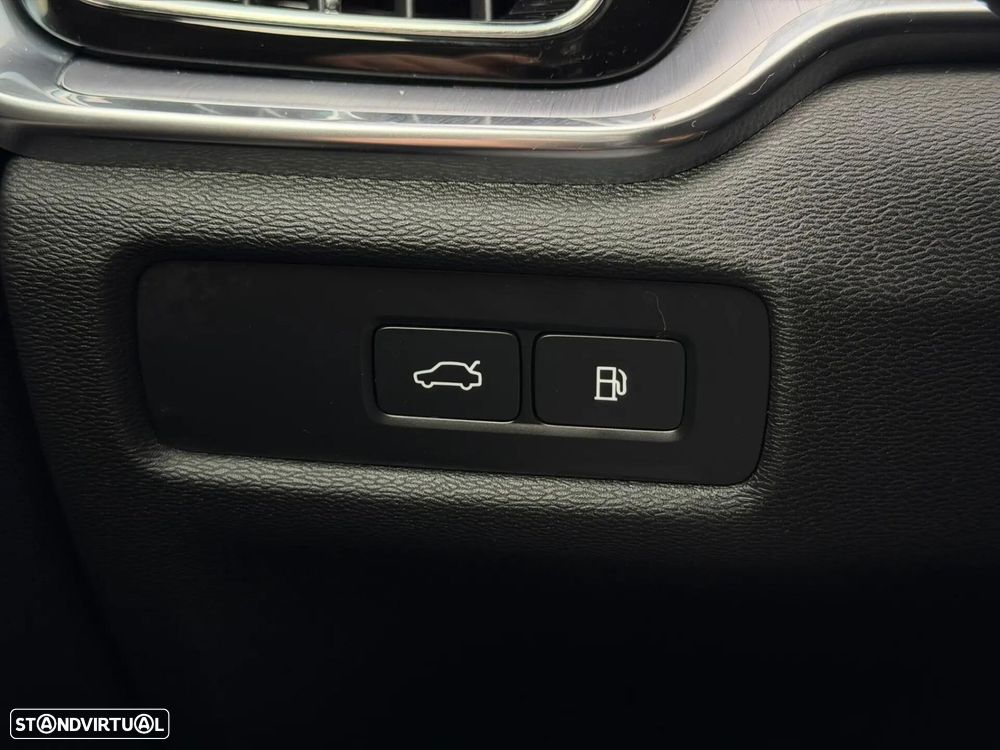 Volvo V60 2.0 T6 AWD TE Essential - 26