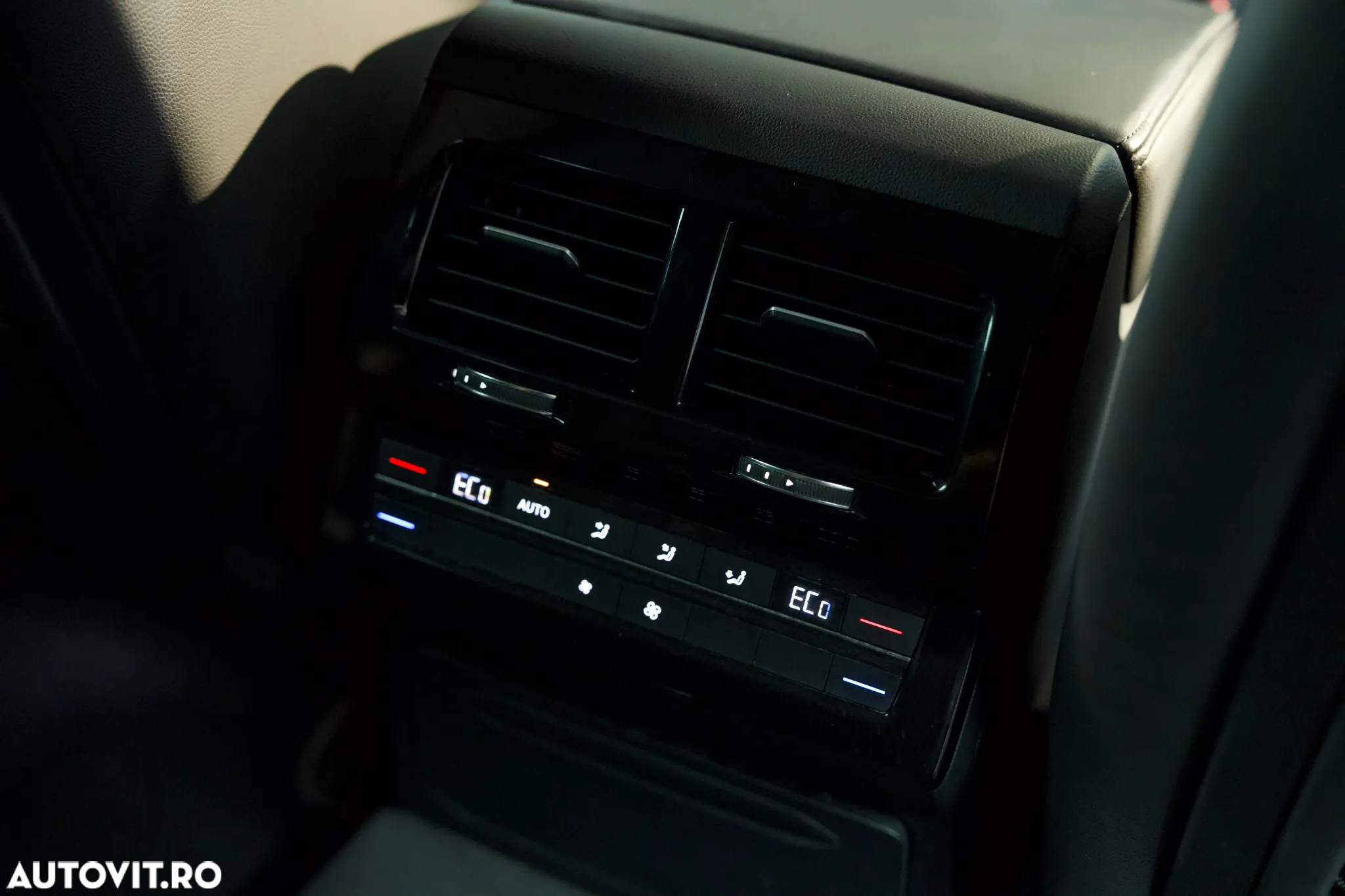 Volkswagen Touareg - 28
