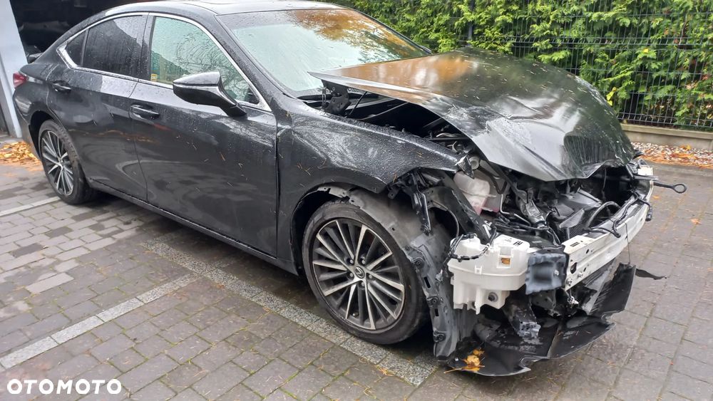 Lexus ES 300h Business Edition - 5