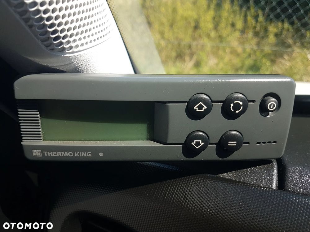 Iveco DAILY CHŁODNIA IZOTERMA AGREGAT THERMO KING V-200 MAX GRZANIE 7EP 3,68x2,10x2,10 KLIMA KRAJOWY - 36