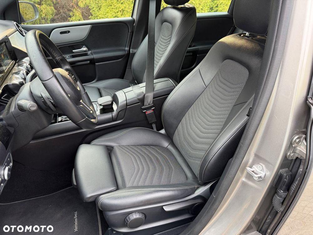 Mercedes-Benz Klasa B 180 7G-DCT Edition 2021 - 38