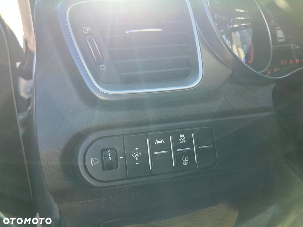 Kia Ceed - 12