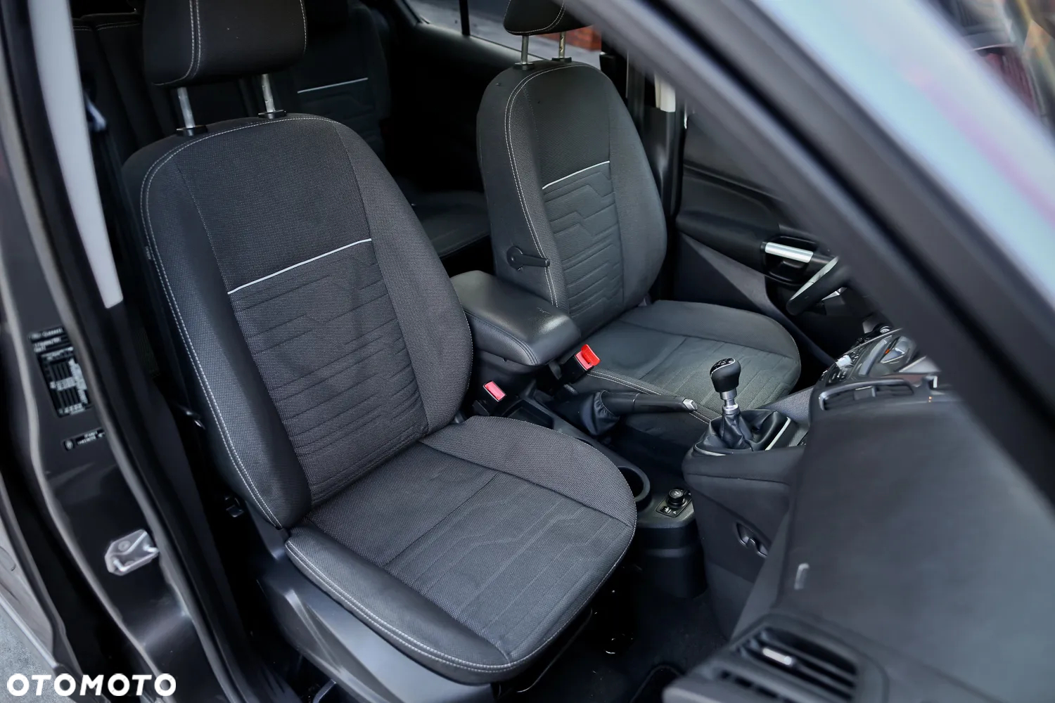 Ford Tourneo Connect Grand - 28
