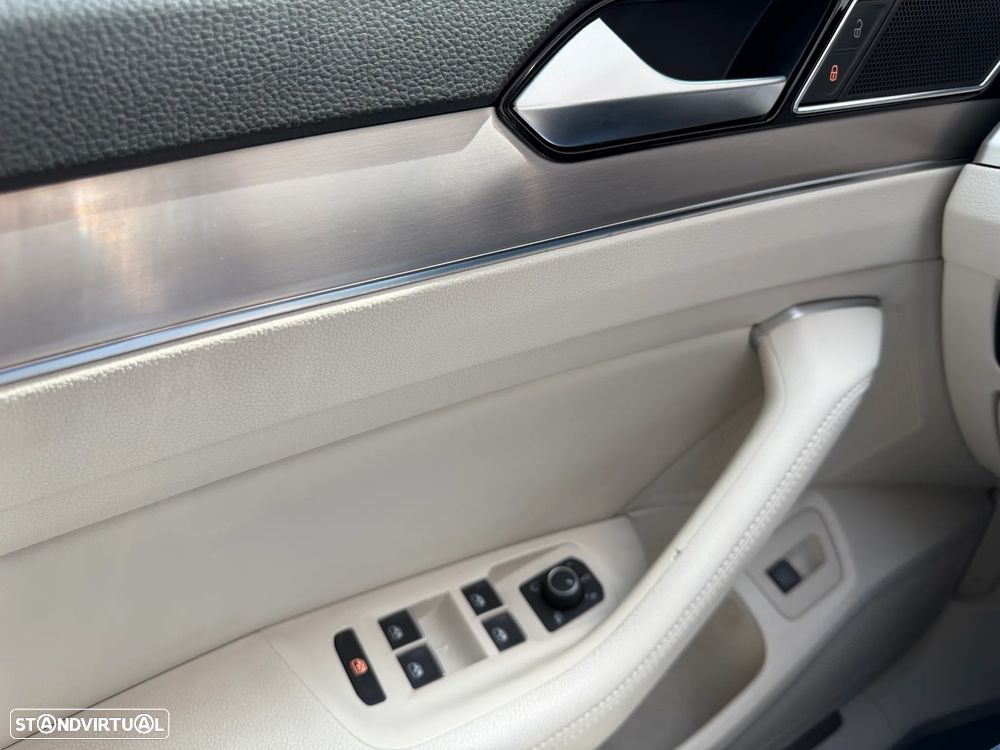 VW Passat Variant 2.0 TDI Highline DSG - 11