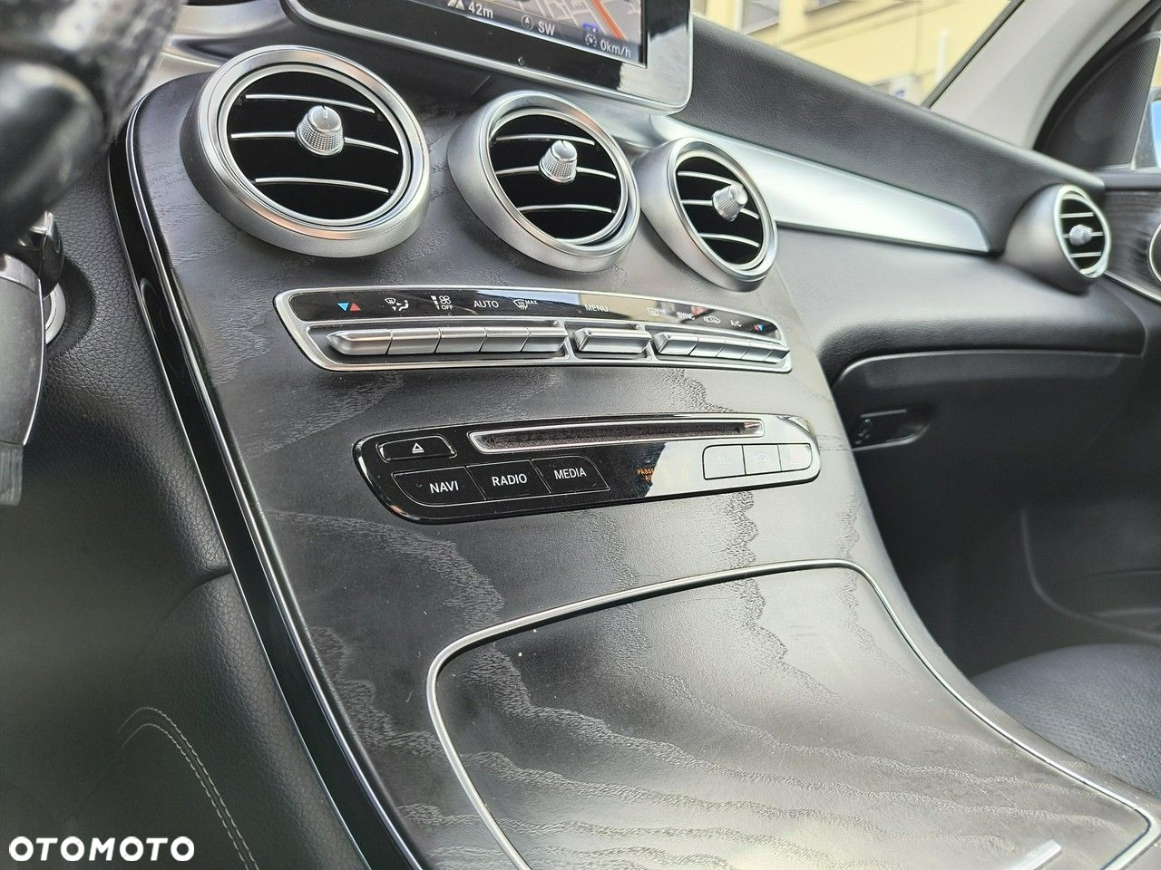 Mercedes-Benz GLC - 33