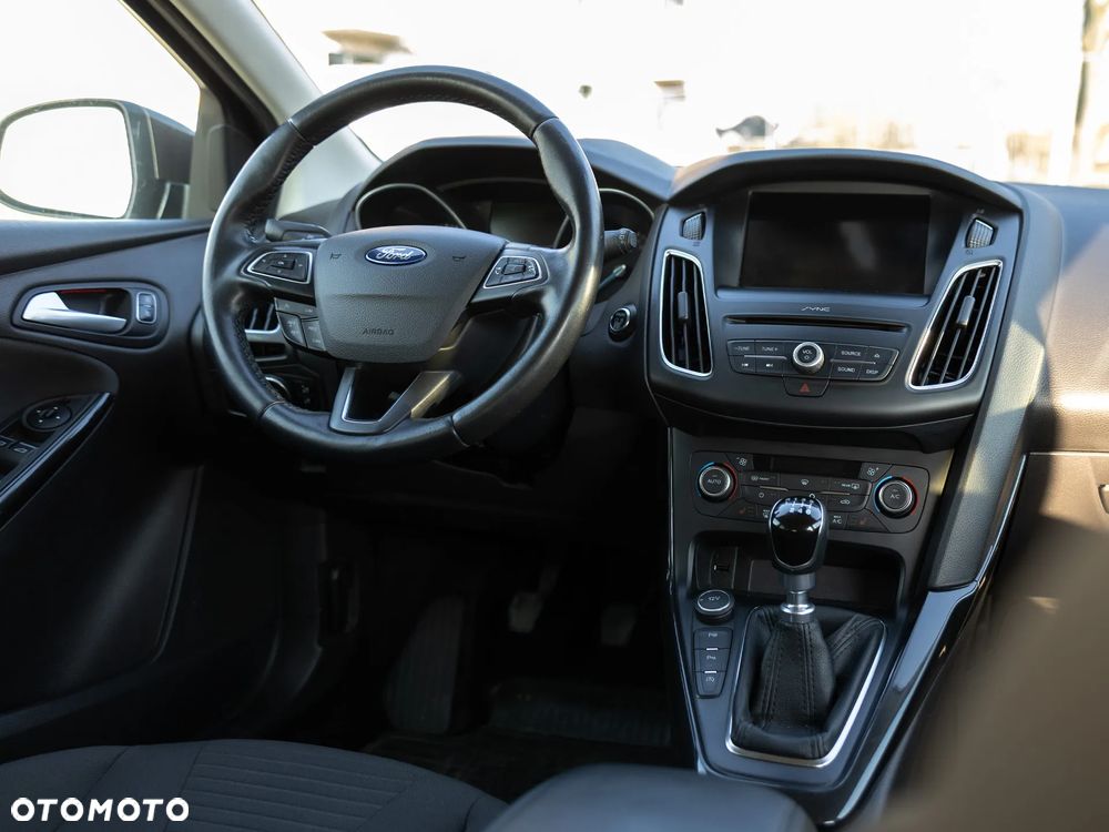 Ford Focus 1.0 EcoBoost Titanium ASS - 6