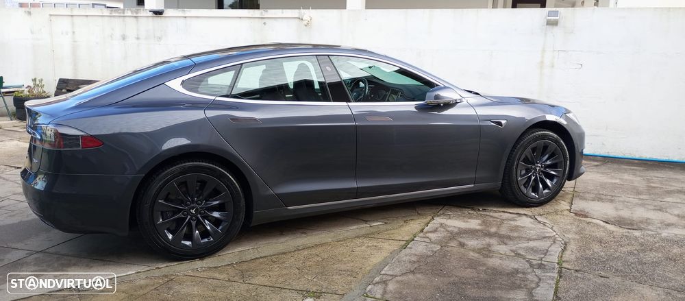 Tesla Model S - 2