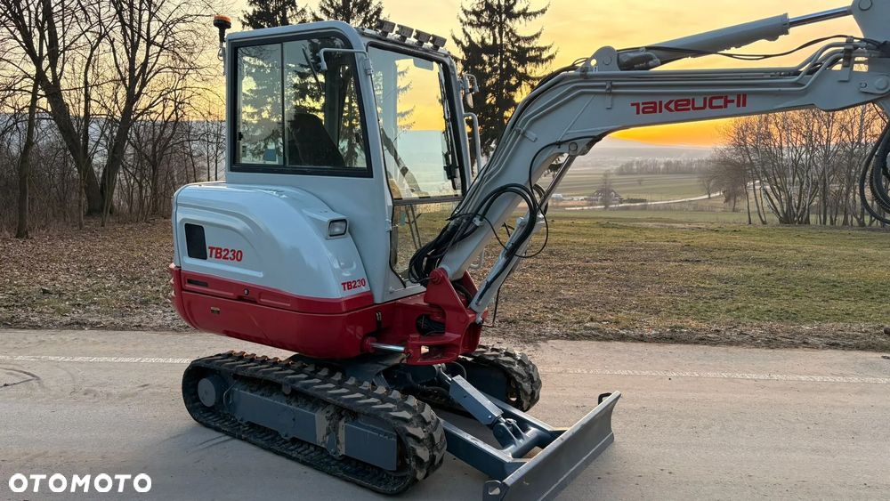 Takeuchi TB230 - 3