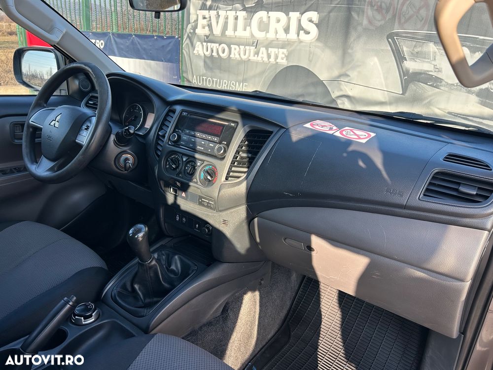 Mitsubishi L200 Double Cab 2.4 DI-D M/T Intense - 19