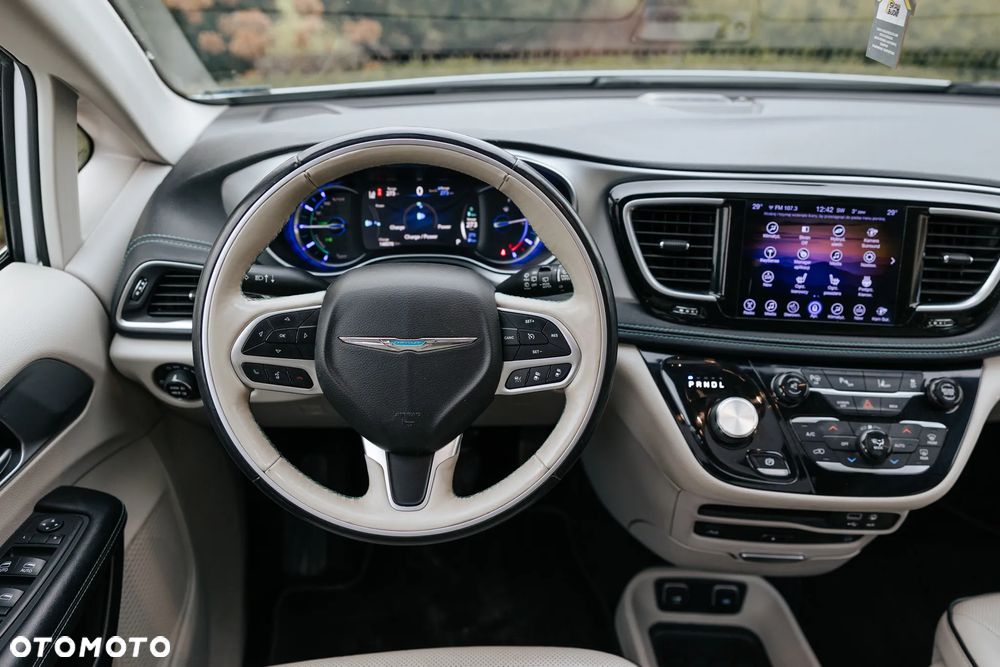Chrysler Pacifica - 17