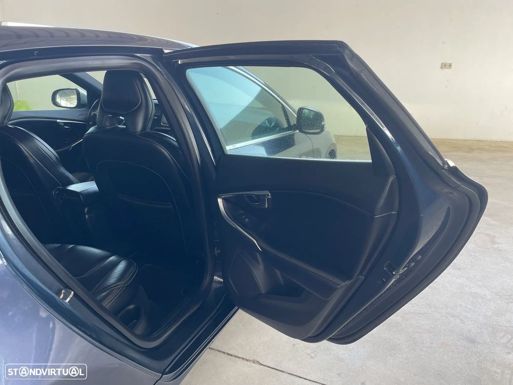Volvo V40 D2 R Design - 17