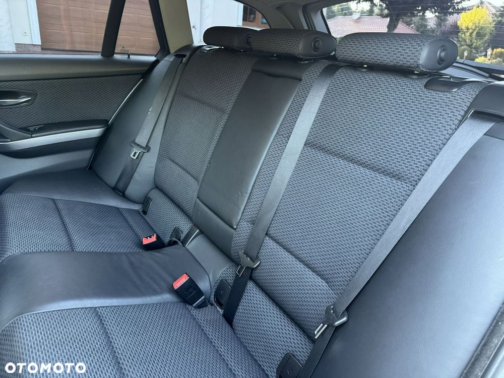 BMW Seria 3 320d xDrive - 24
