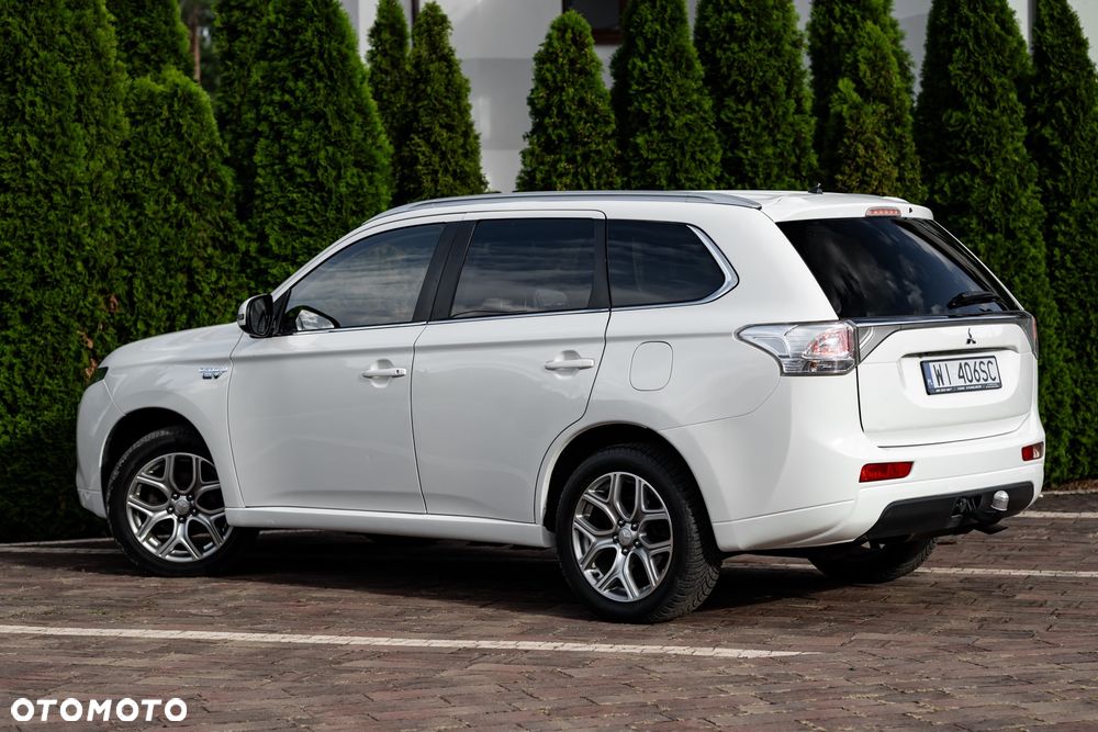Mitsubishi Outlander Instyle NAVI + - 7