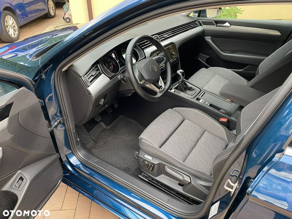 Volkswagen Passat - 30