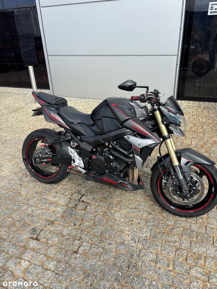 Suzuki GSR - 2