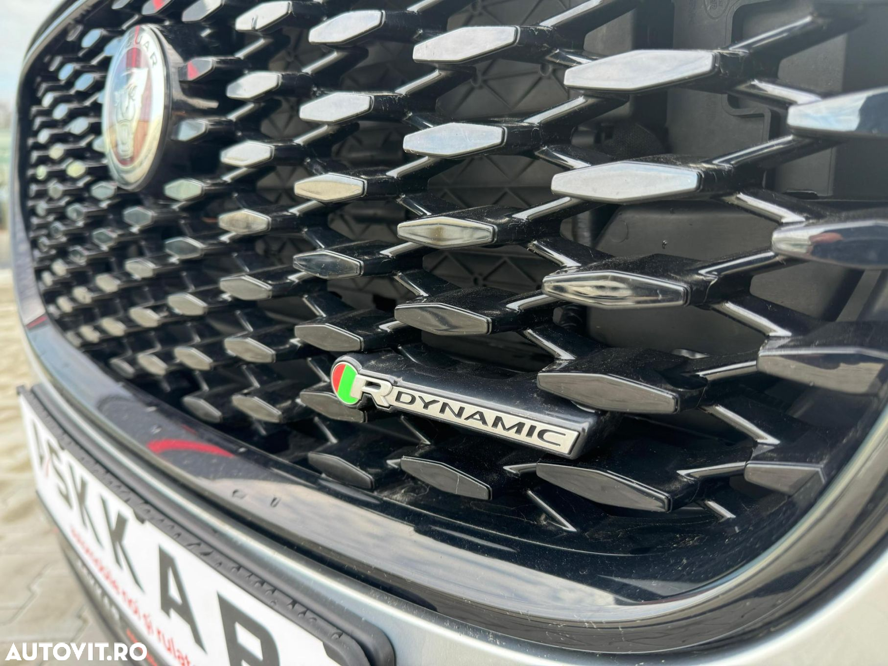 Jaguar F-Pace P400e AWD R-Dynamic SE - 34