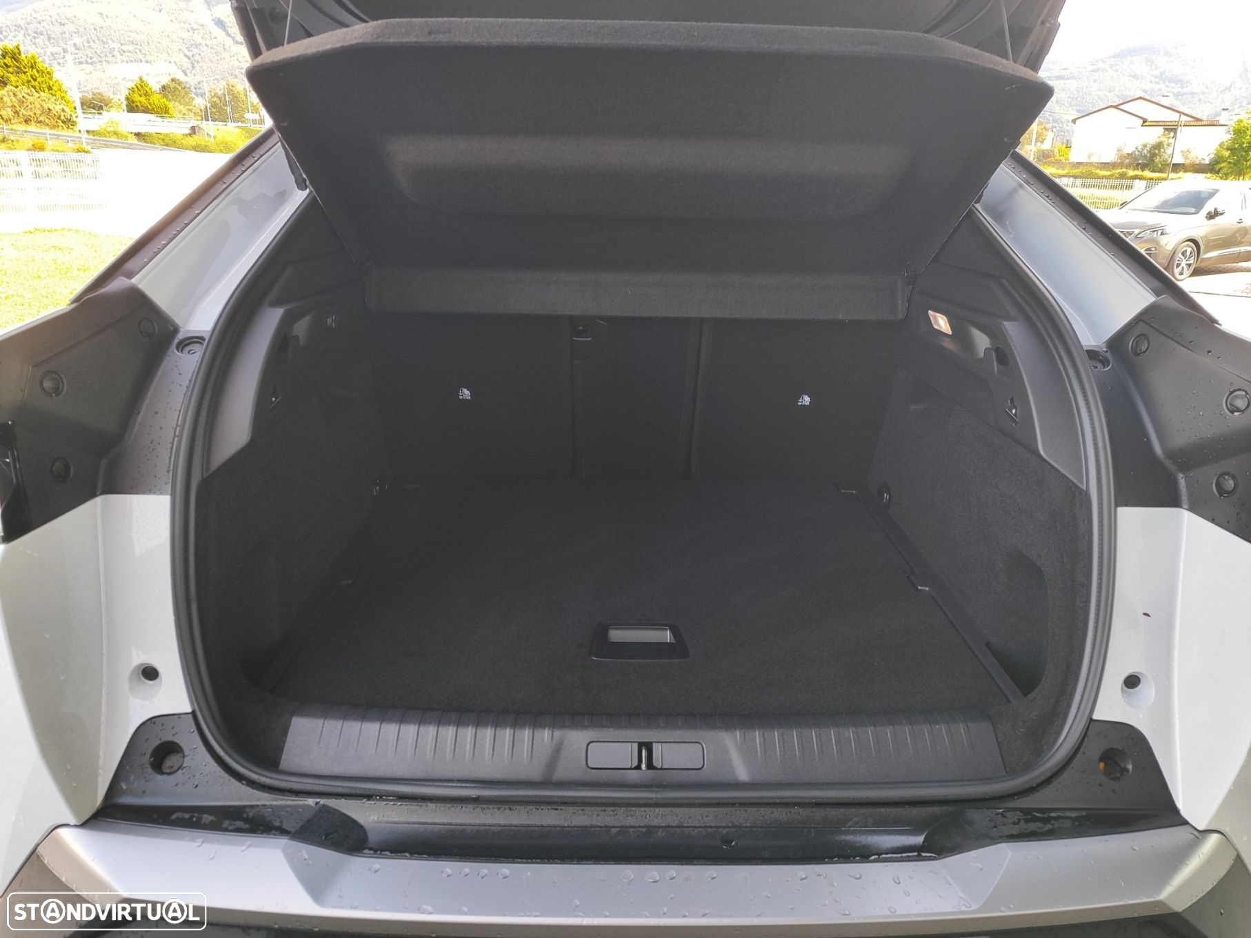 Peugeot E-3008 73 kWh Allure - 24