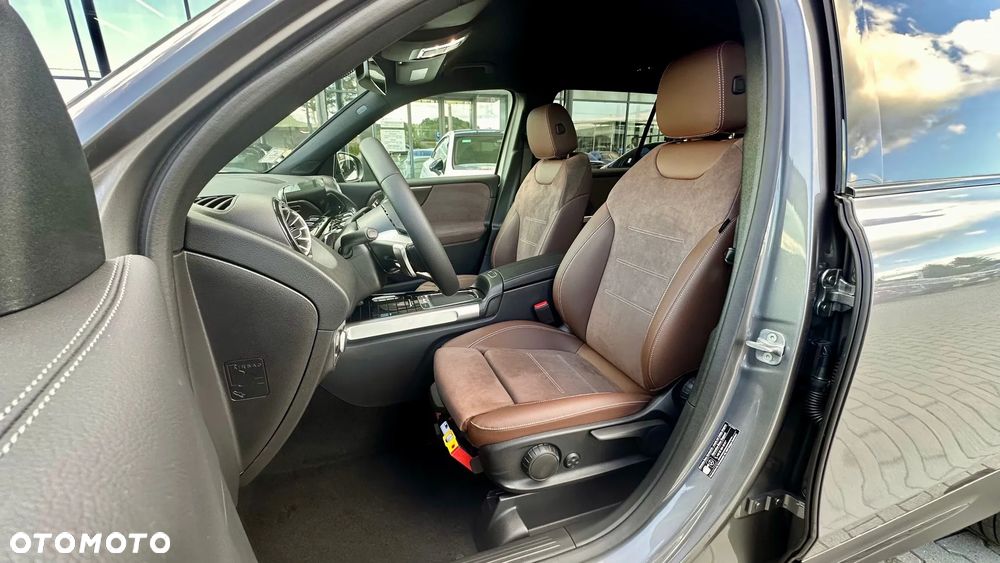 Mercedes-Benz GLB 200 AMG Line 7G-DCT - 4