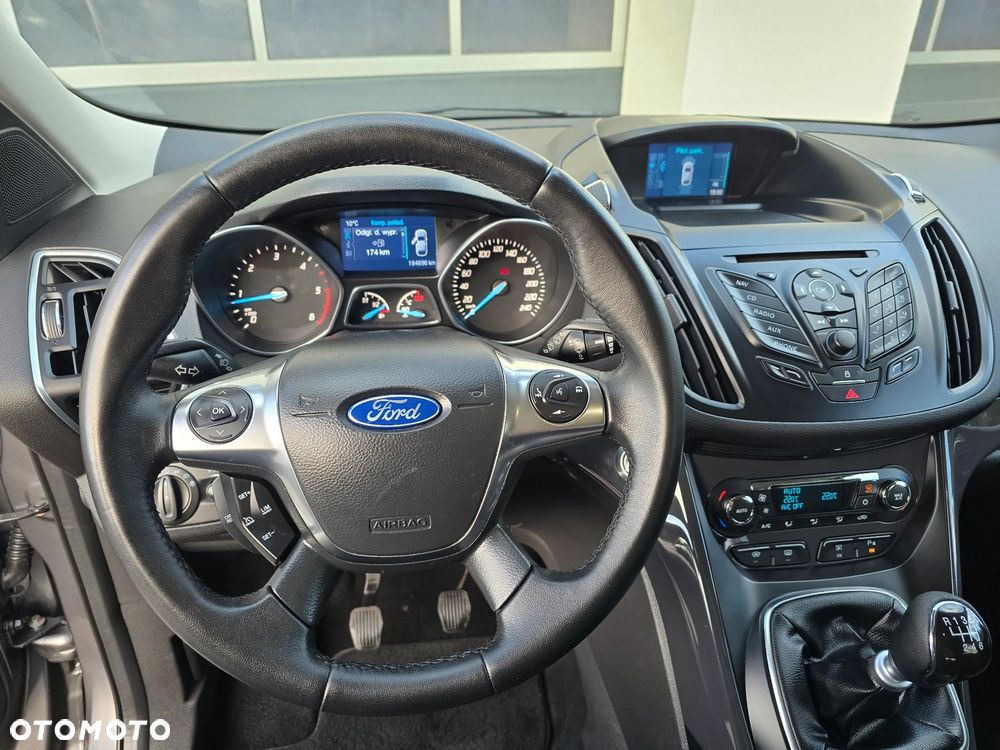 Ford Kuga 2.0 TDCi 2x4 Titanium - 37