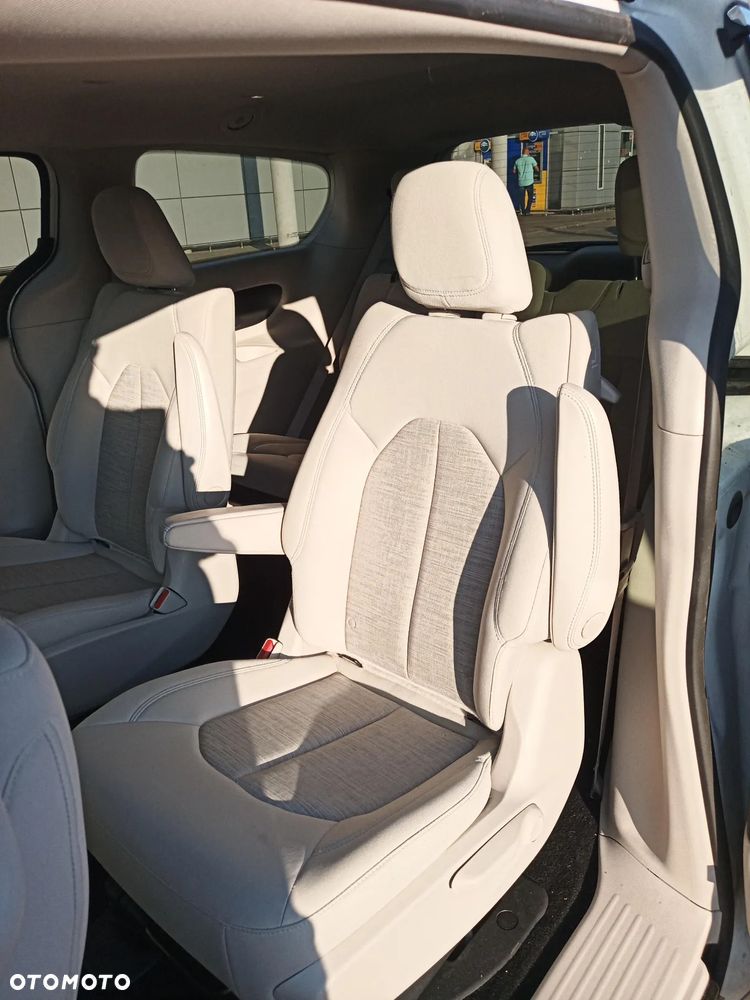 Chrysler Pacifica - 7