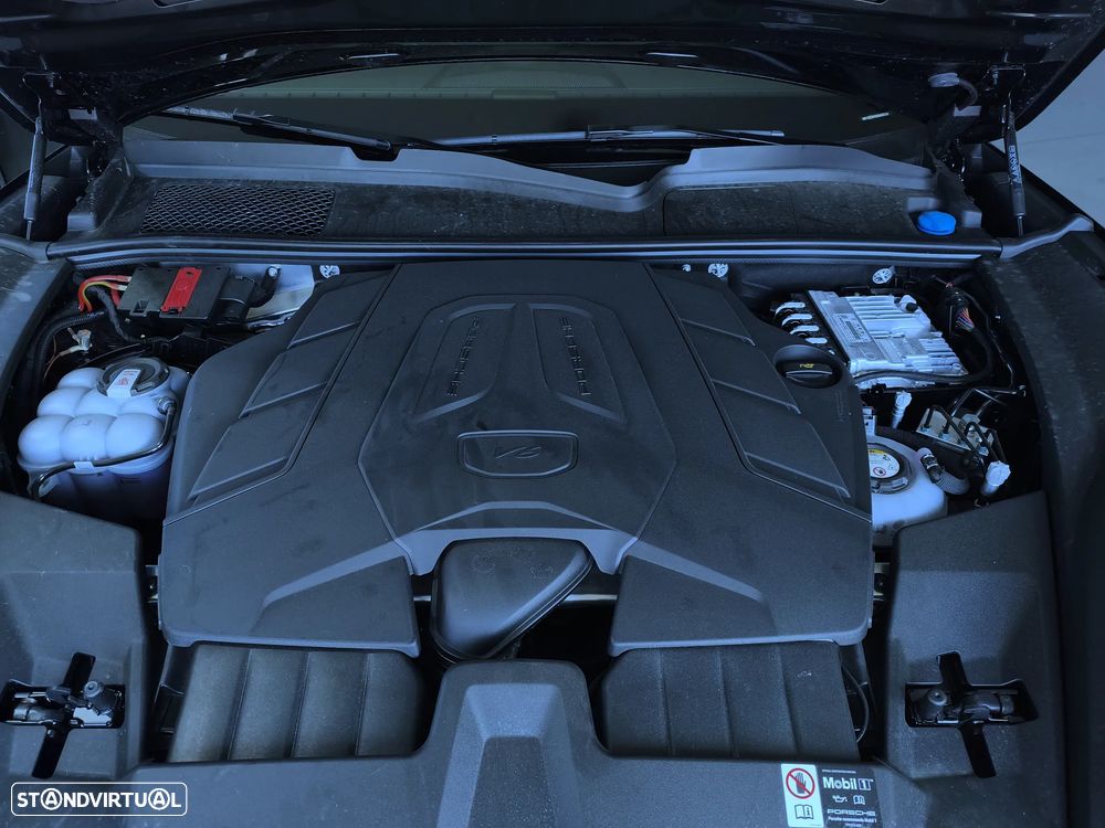 Porsche Cayenne Coupé E-Hybrid - 48