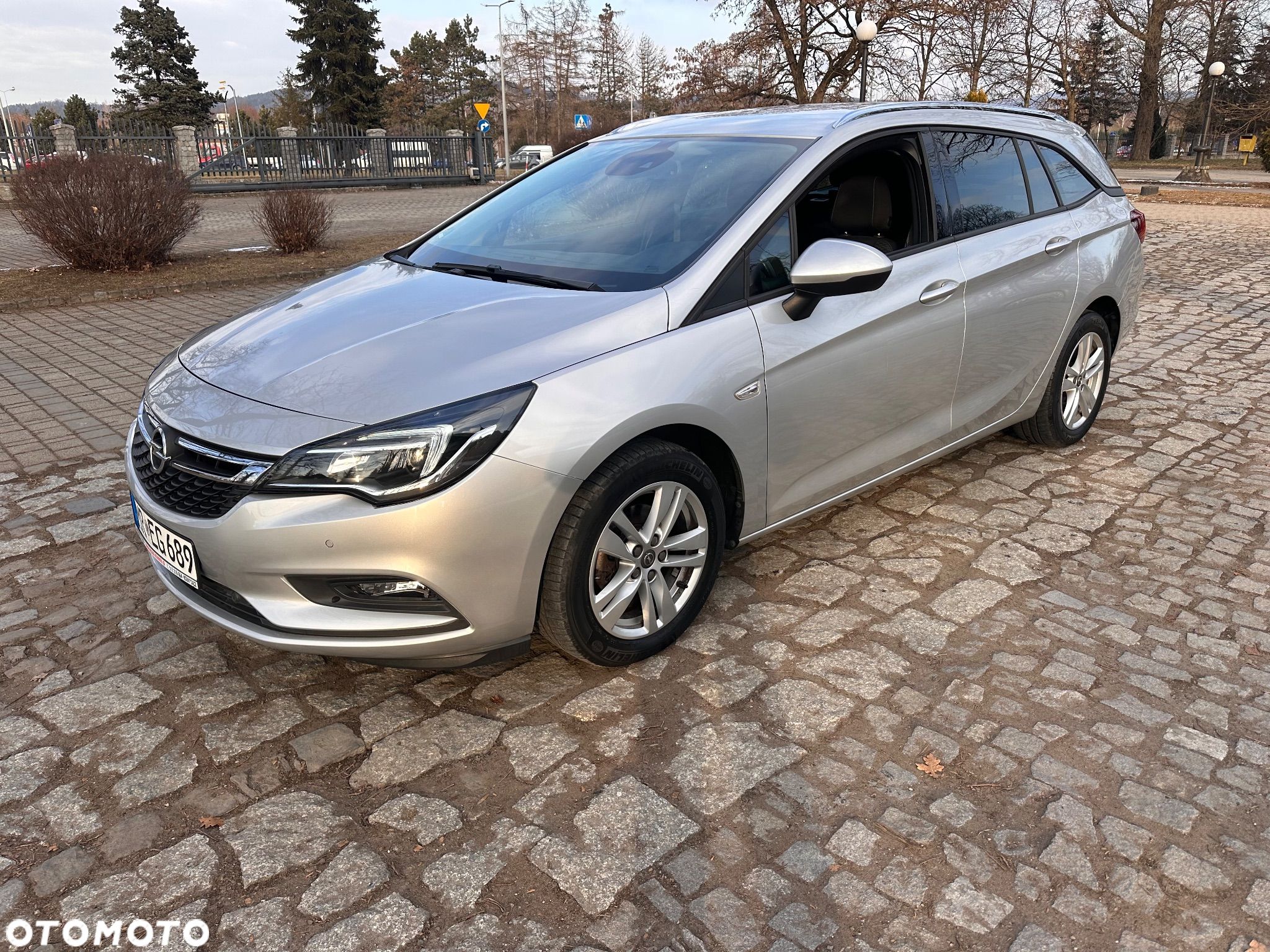 Opel Astra 1.4 Turbo Edition - 1